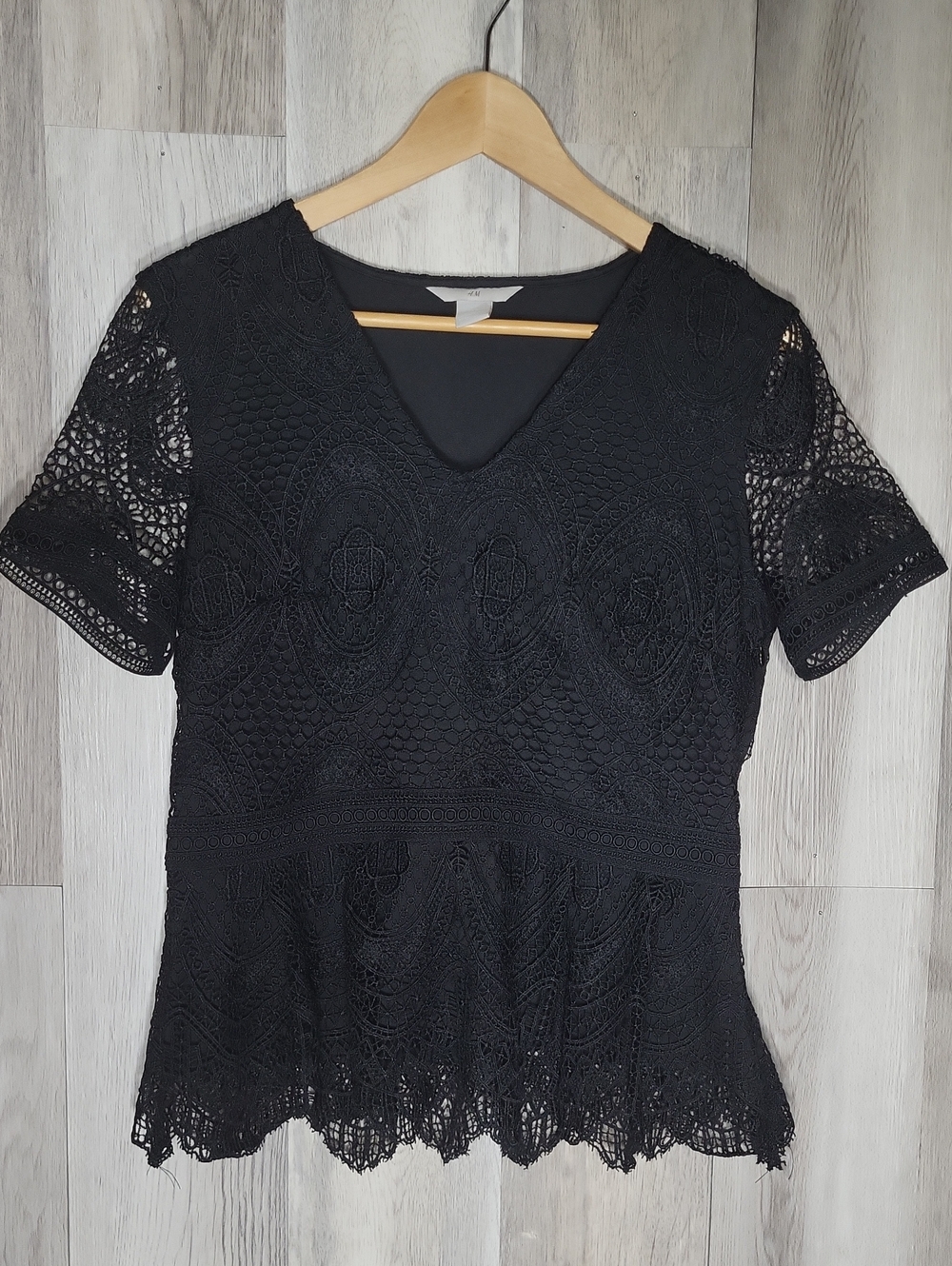 H&M Womens Medium Black Lace Peplum Blouse Lined V-Neck Short Sleeve Top